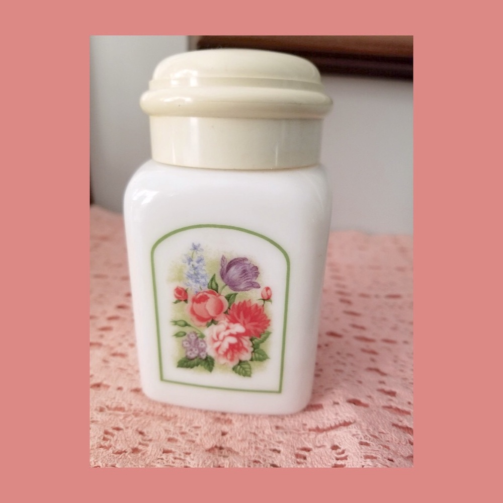 VTG Avon Country Garden Bird of Paradise Foaming Bath Oil Milk Glass Decanter